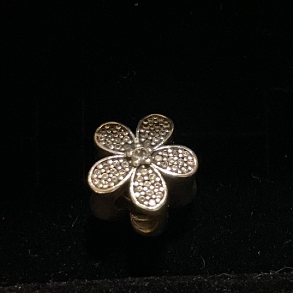 Authentic Pandora dazzling daisy crystal silver floral charm 🌸 - Picture 3 of 4